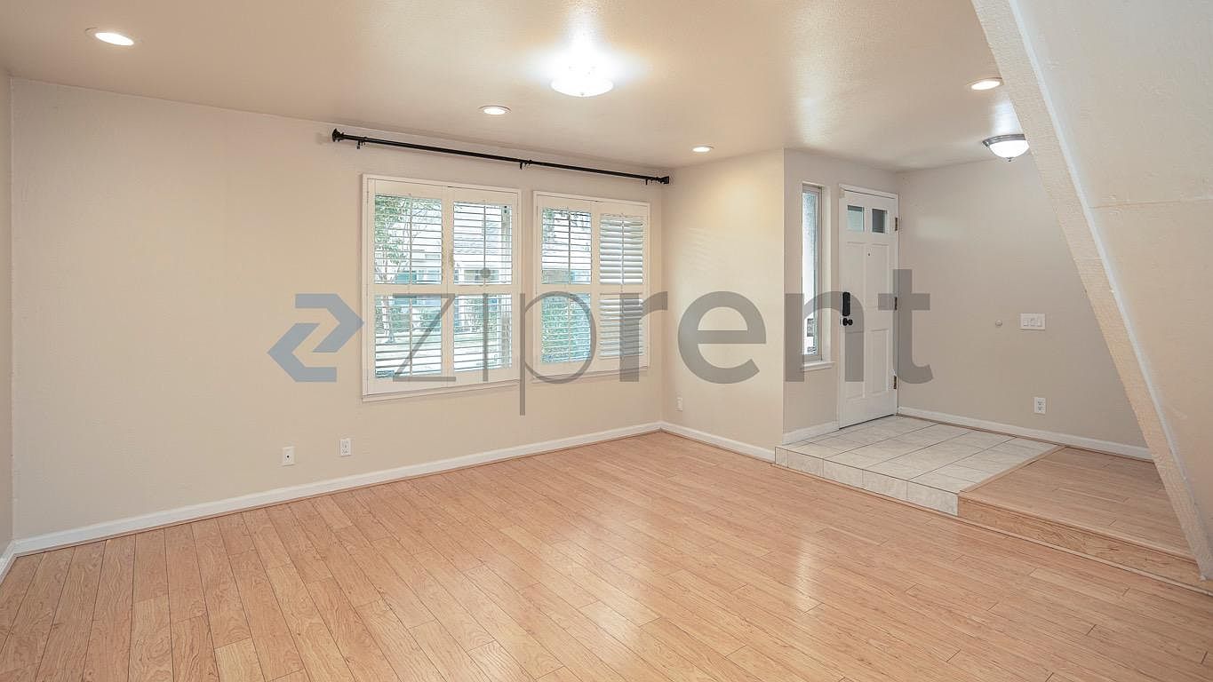 2305 Falling Water Ct photo 5