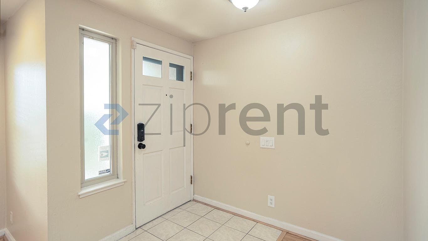 2305 Falling Water Ct photo 2