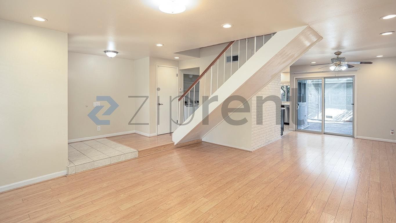2305 Falling Water Ct photo 4