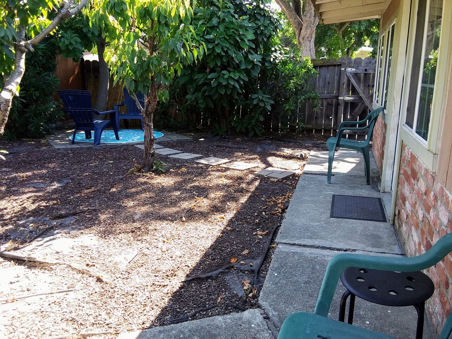 887 Lakewood Dr photo 3