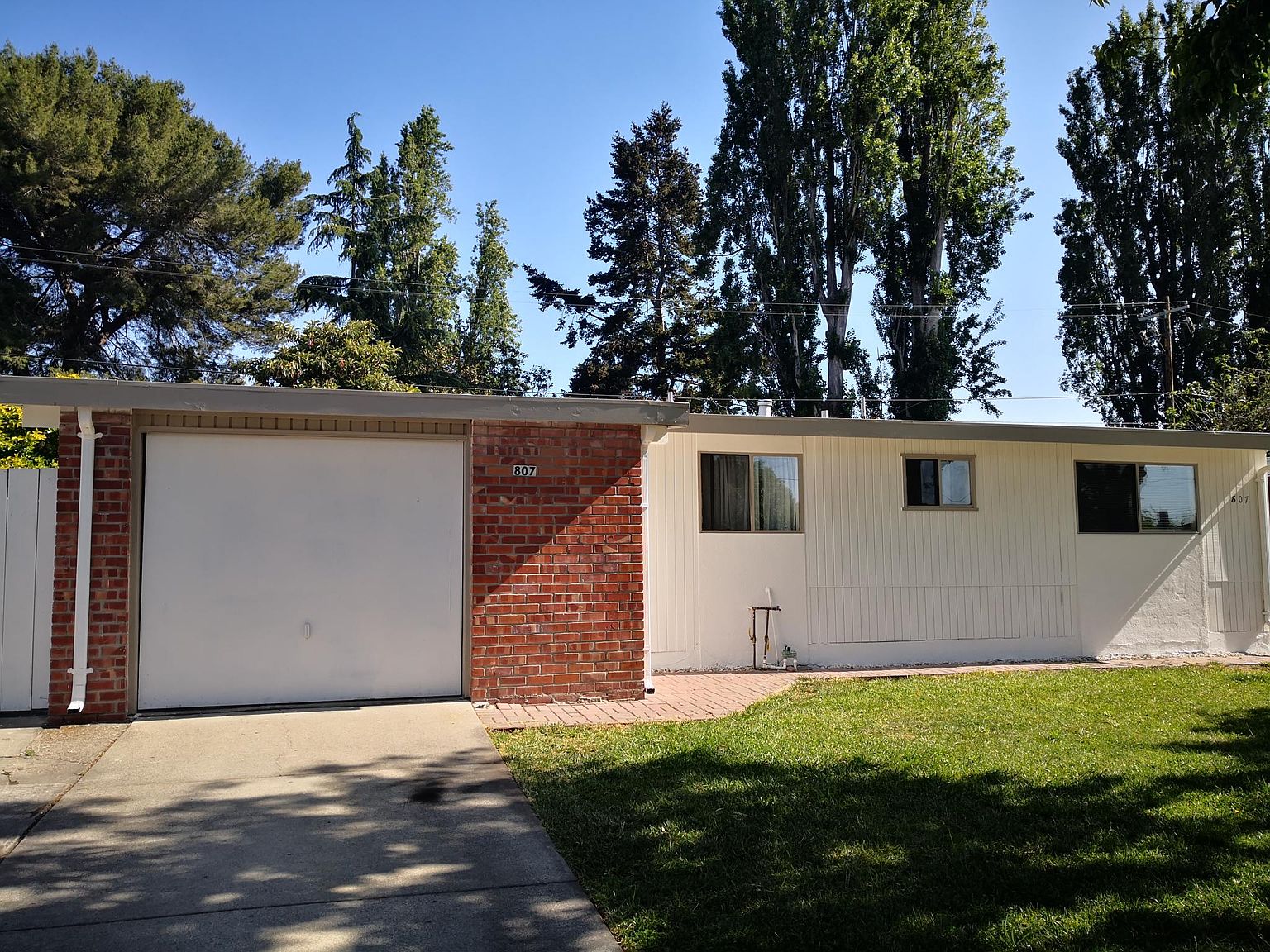 807 Lakehaven Dr photo 2
