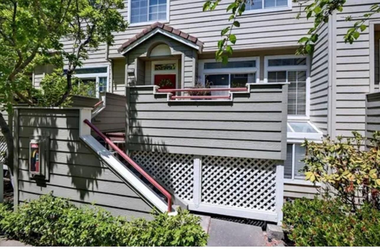 522 Porpoise Bay Ter photo 4