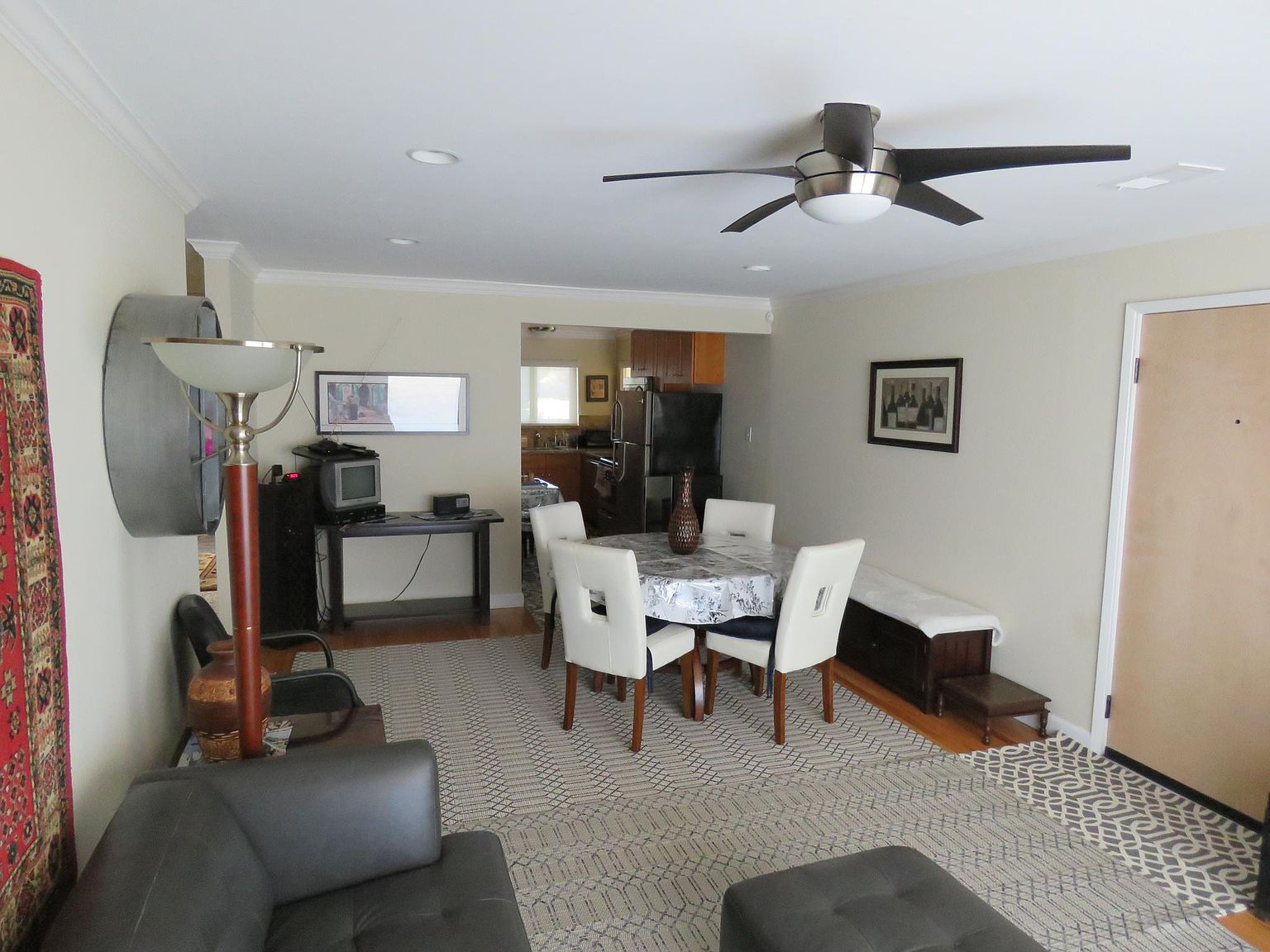 131 Hawthorne Ave photo 2