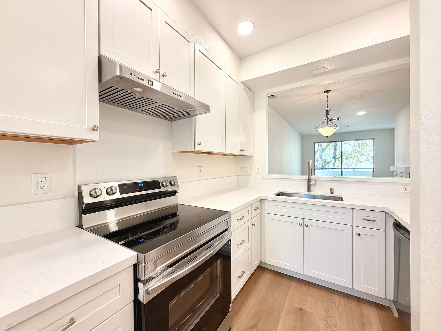 2585 Park Blvd photo 4