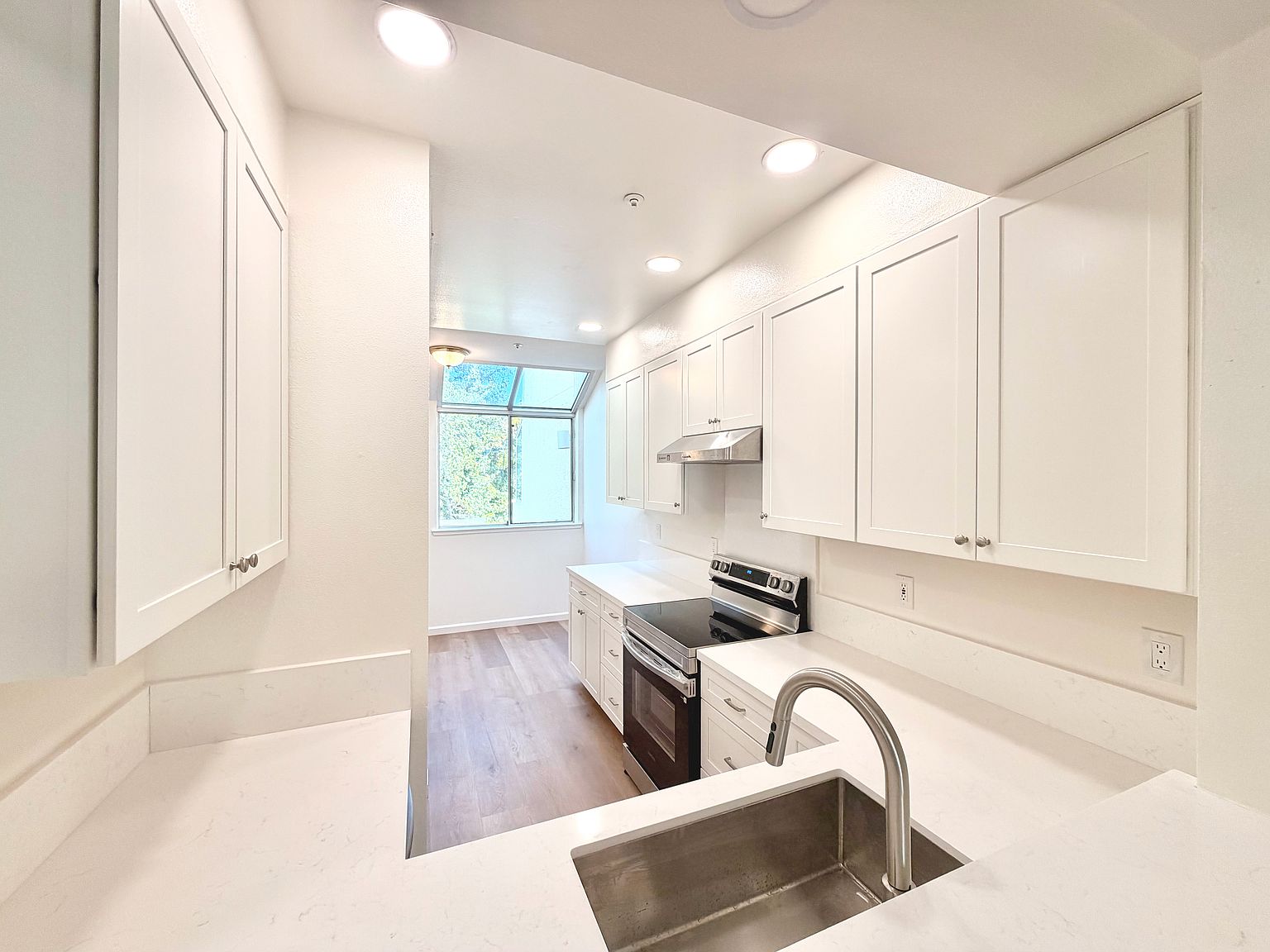 2585 Park Blvd photo 2