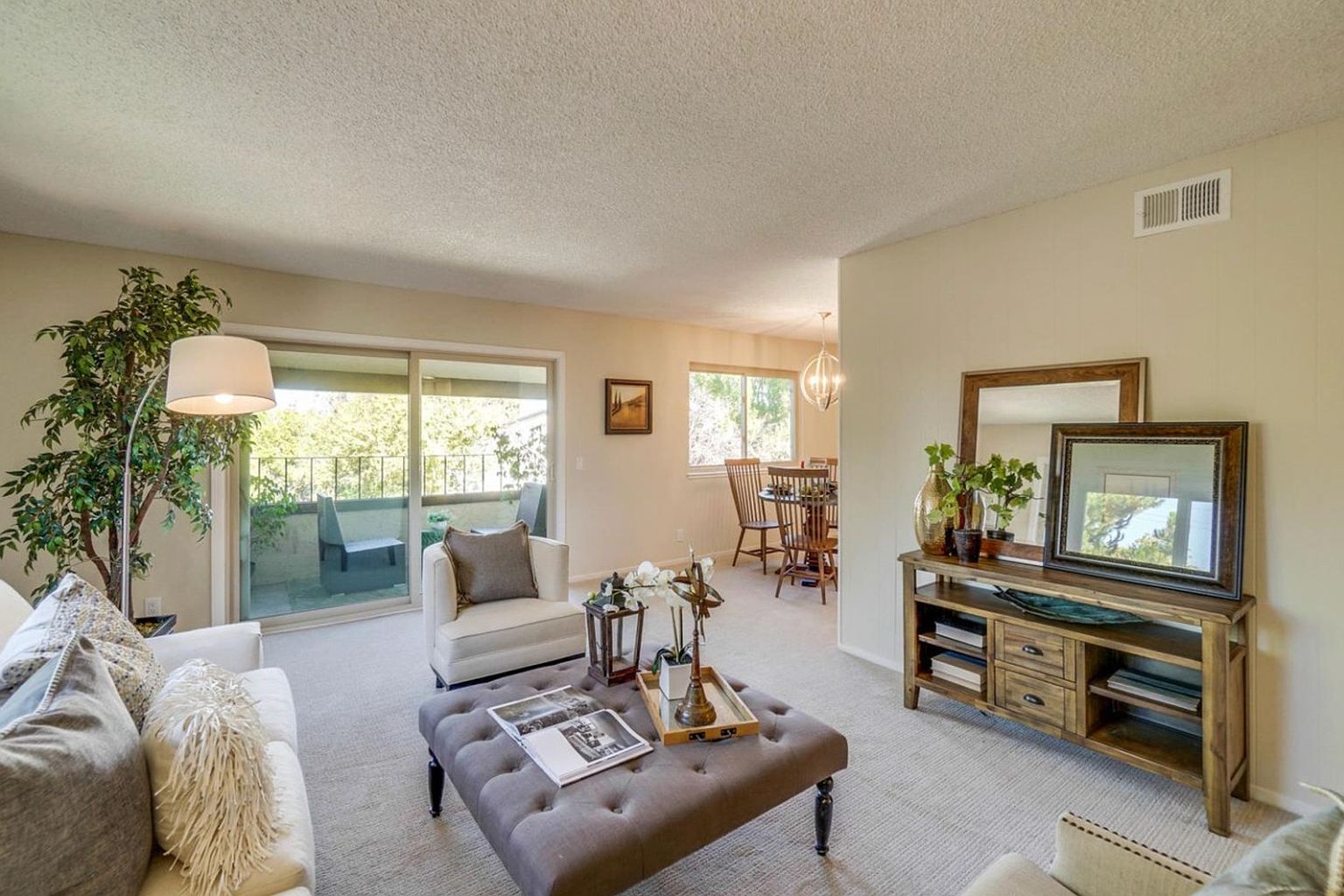 Top Floor 3 Bed, 2 Bath Condo In Desirable Greenhouse 1 Community! photo 3