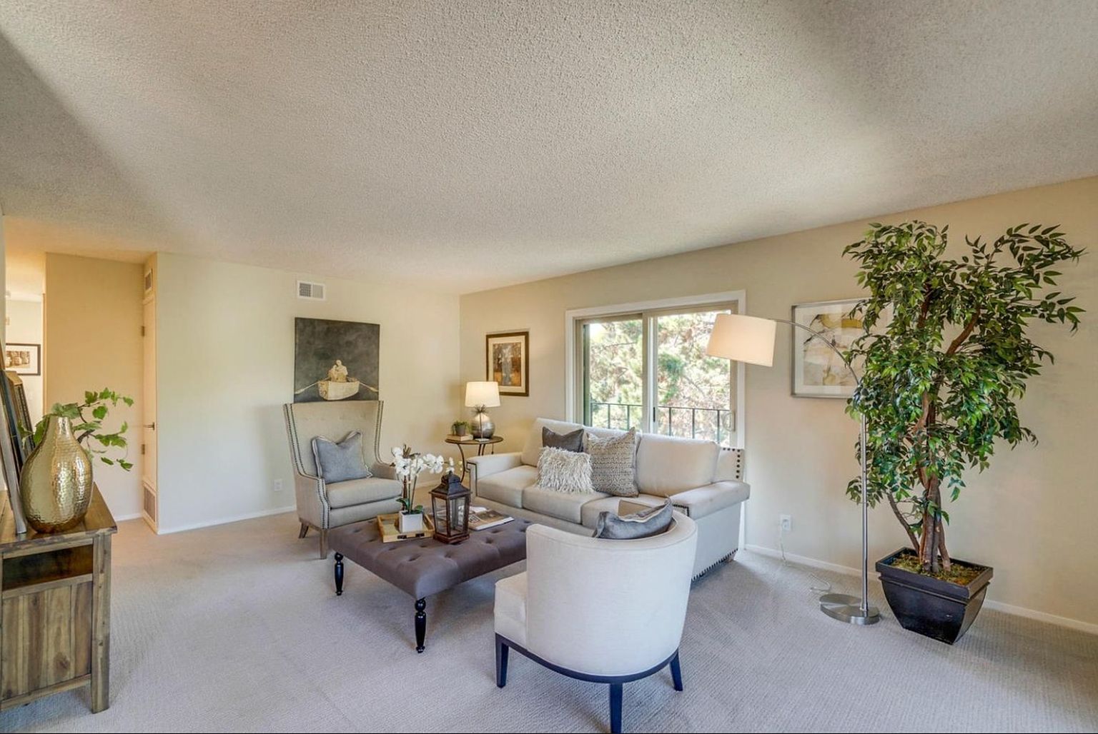 Top Floor 3 Bed, 2 Bath Condo In Desirable Greenhouse 1 Community! photo 4