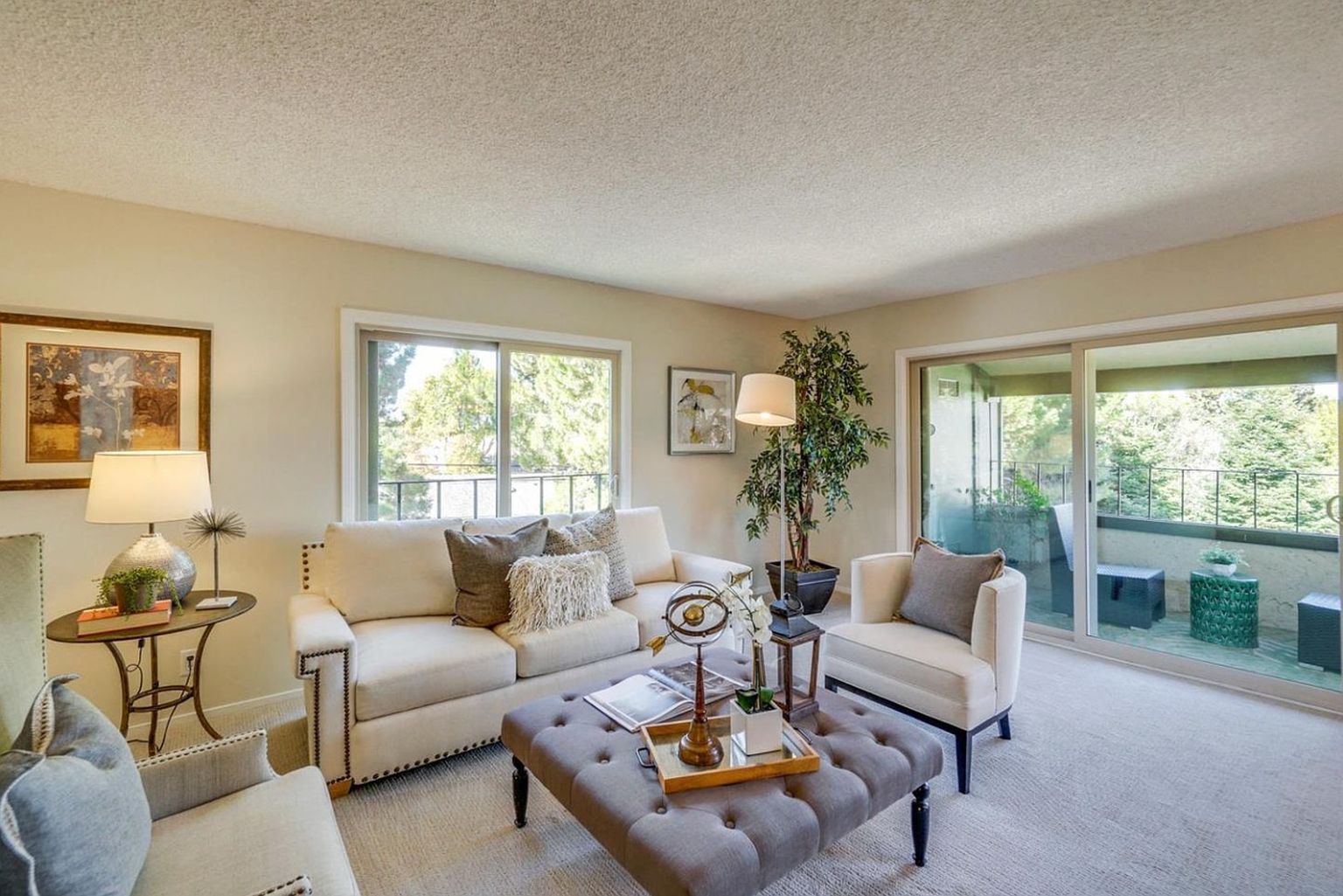 Top Floor 3 Bed, 2 Bath Condo In Desirable Greenhouse 1 Community! photo 2