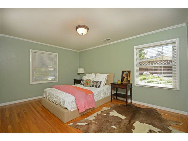 2680 Waverley St photo 5