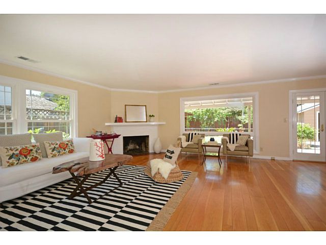 2680 Waverley St photo 3