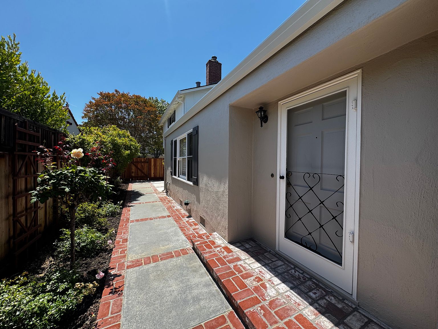 221 Colorado Ave photo 4