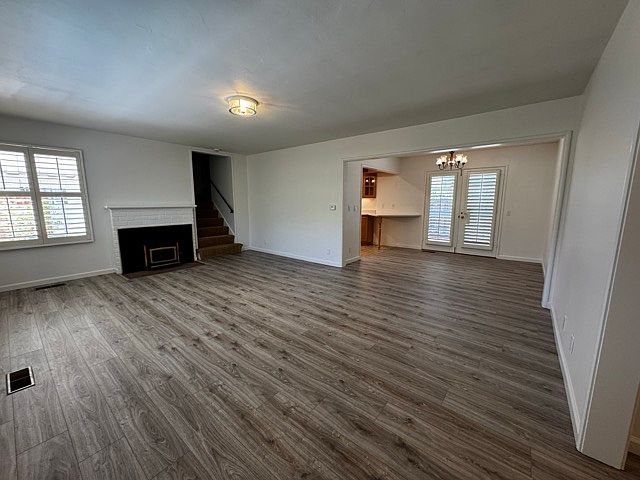 221 Colorado Ave photo 5