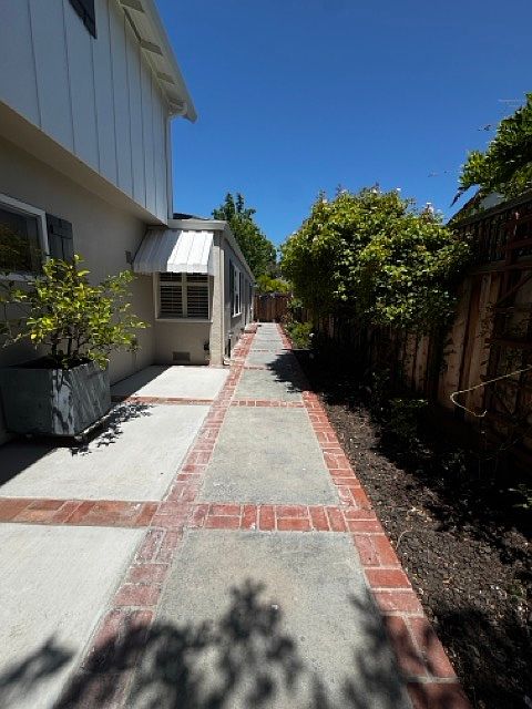 221 Colorado Ave photo 2