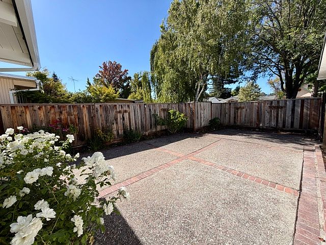 3271 Bryant St photo 3