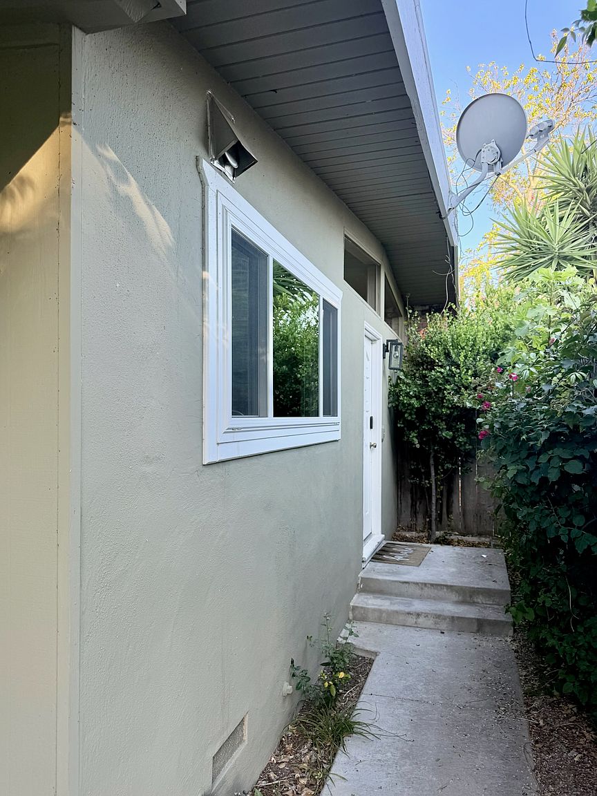 435 Dell Ave photo 2