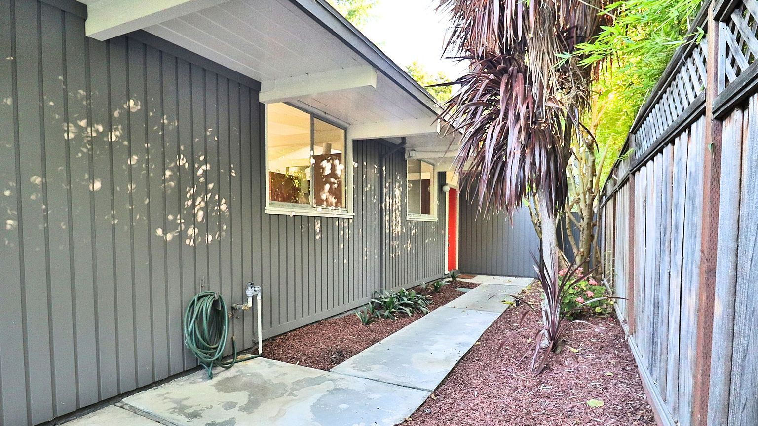 2467 Alvin St photo 3