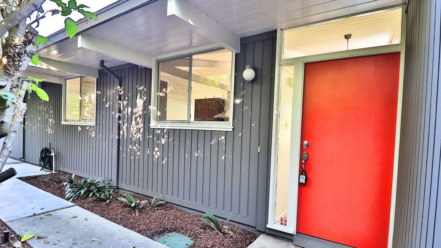 2467 Alvin St photo 4