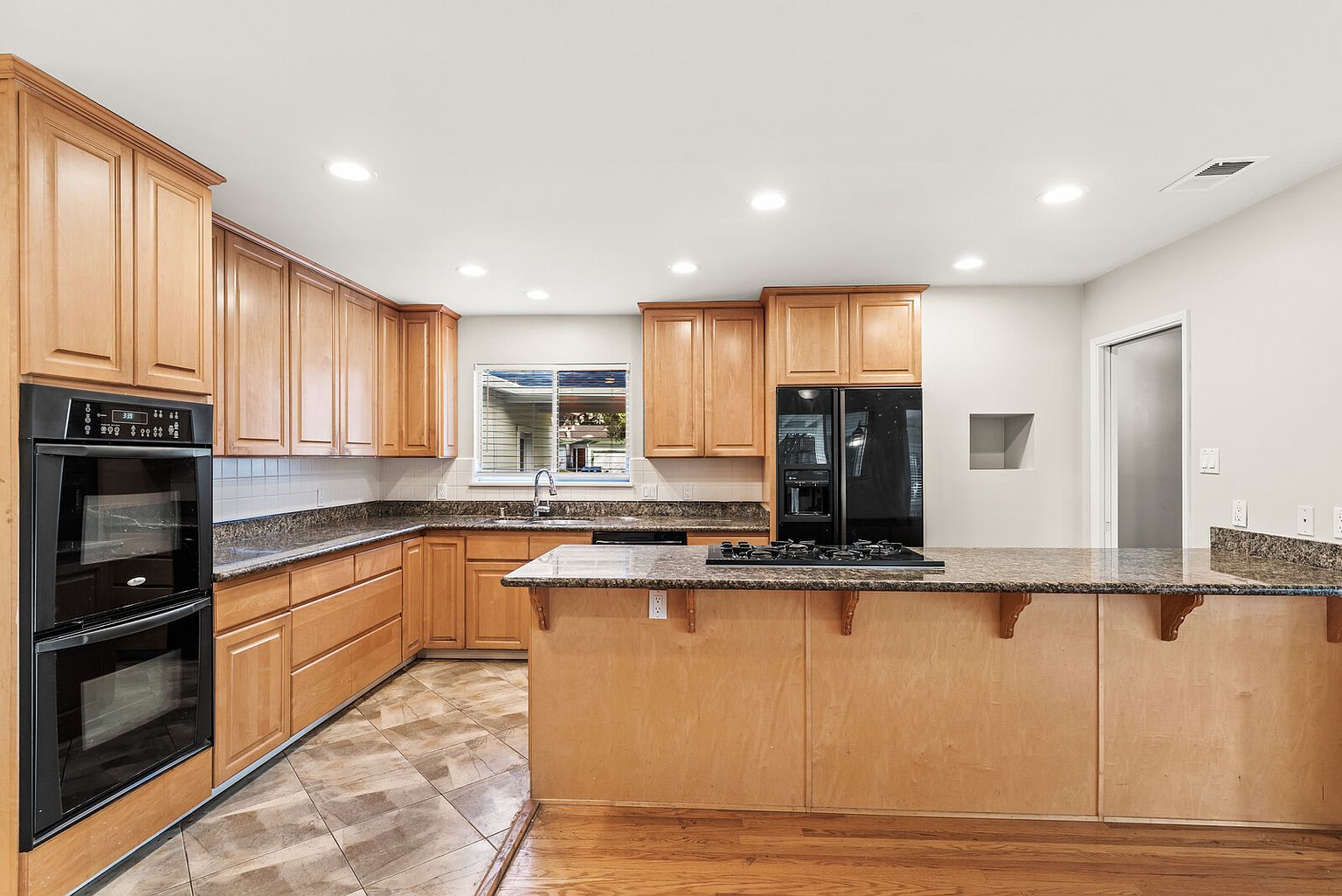 670 McCarty Ave photo 3