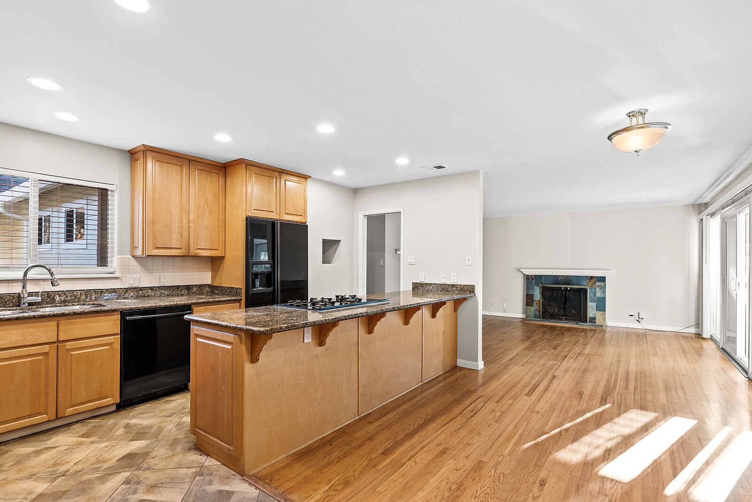670 McCarty Ave photo 5
