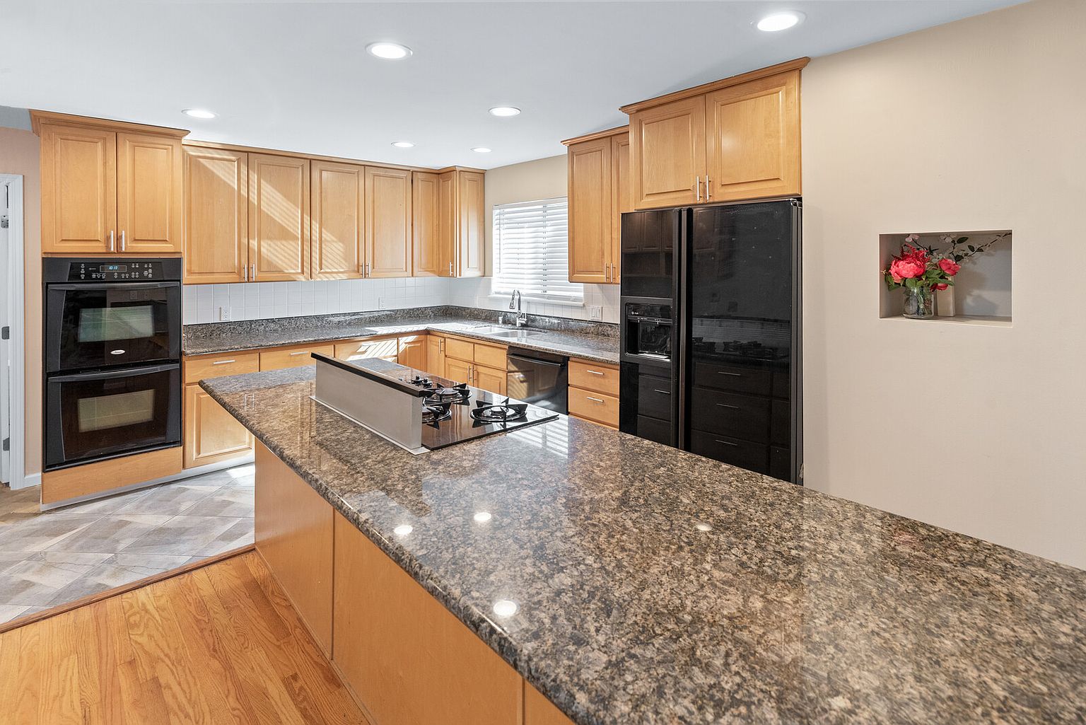 670 McCarty Ave photo 4