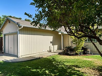 214 Sherland Ave photo 3