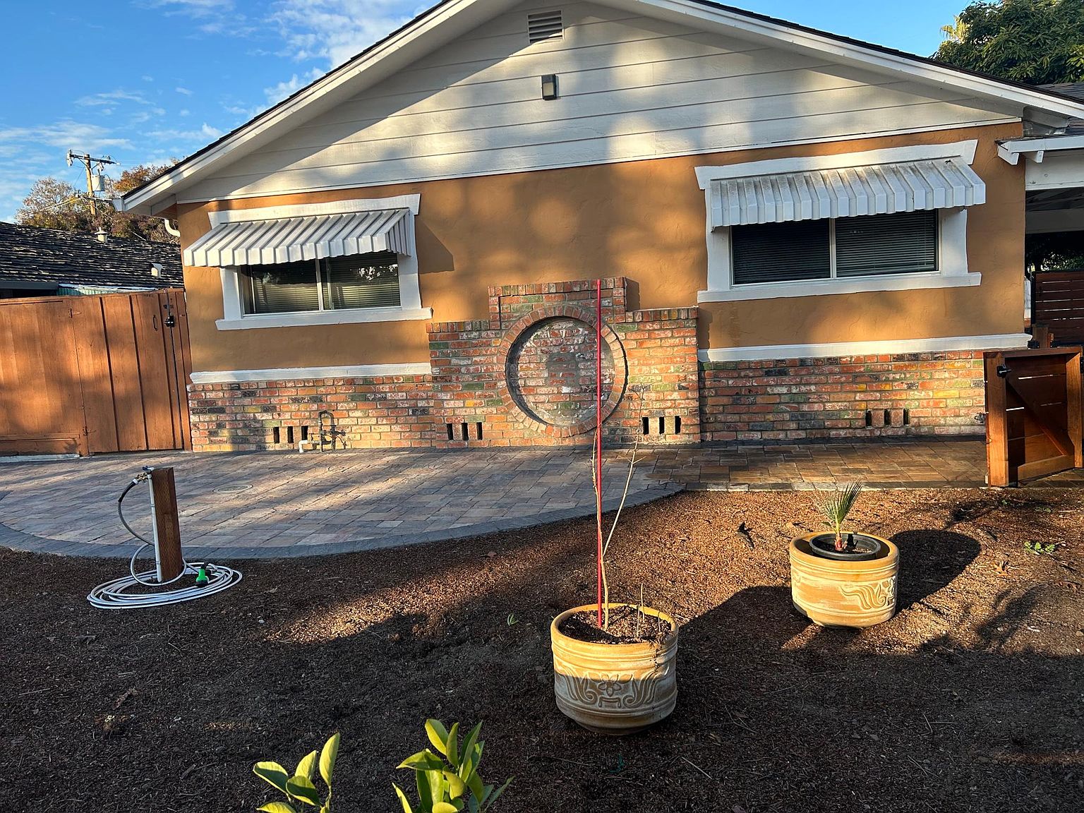 110 Gladys Ave photo 4