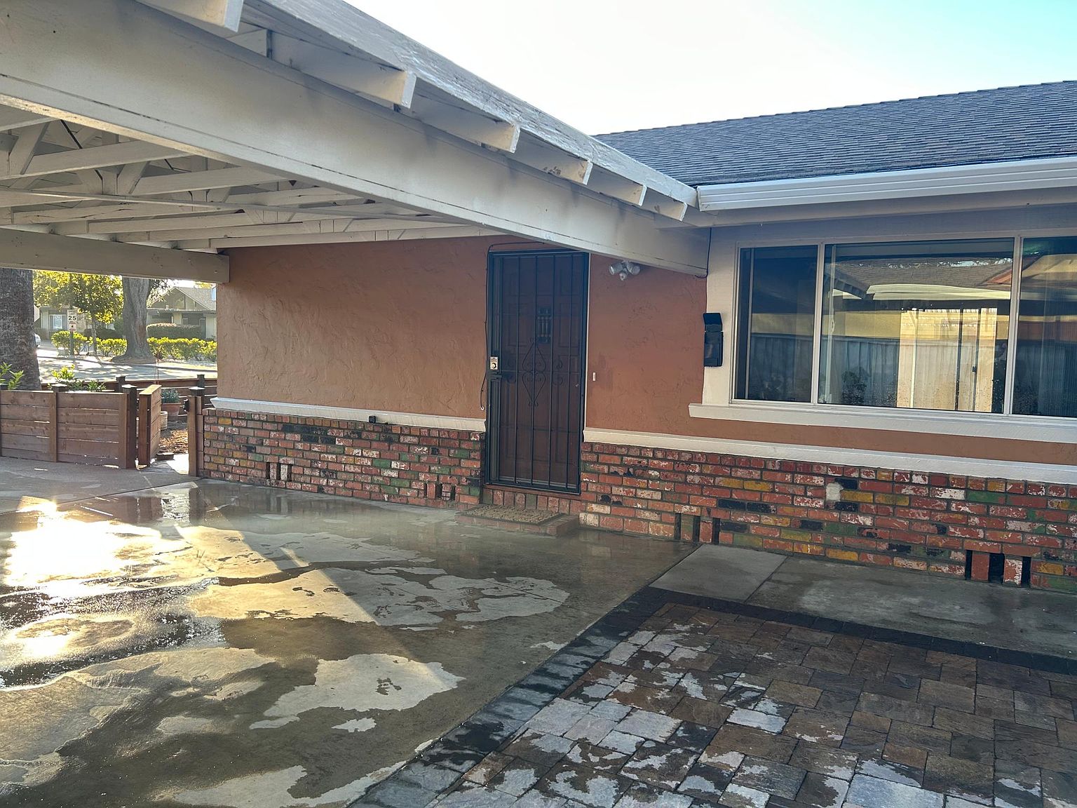 110 Gladys Ave photo 3