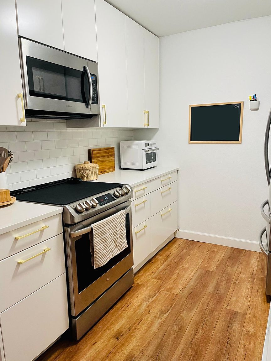 231 Easy St photo 3