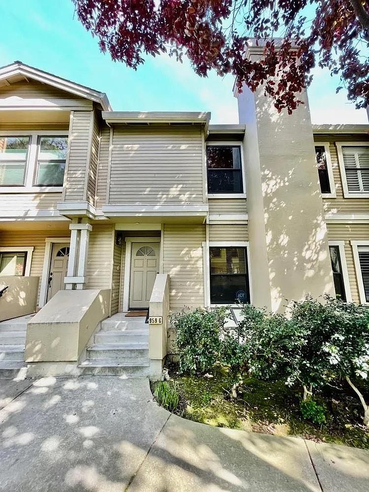 942 La Mesa Ter photo 2