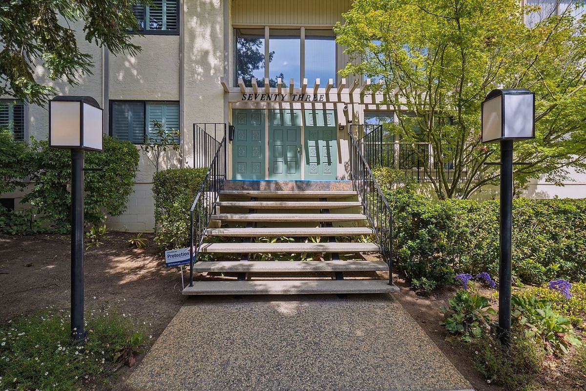 73 3rd St
