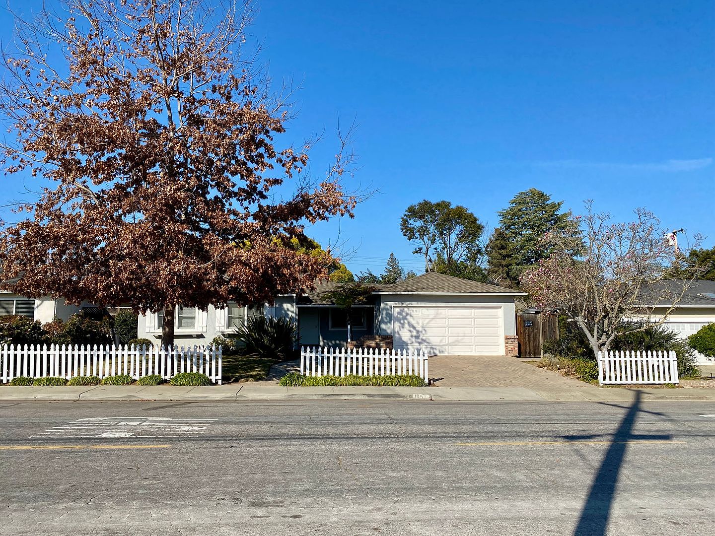 1052 Clark Ave photo 3