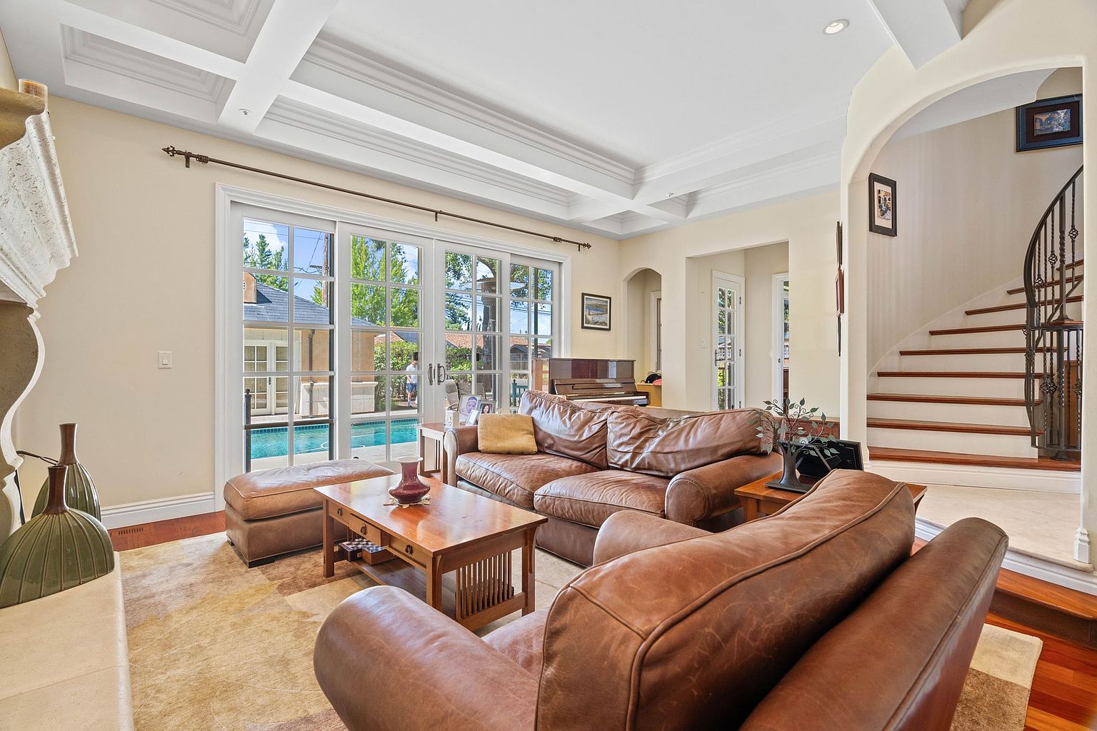 1236 Rose Ave photo 3