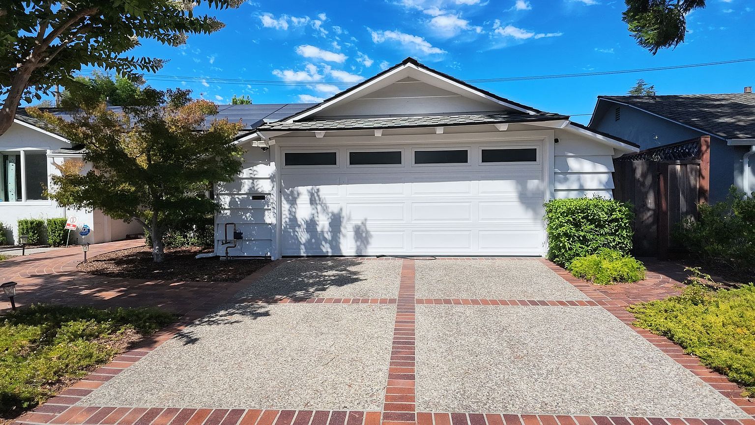 3BR/2BA Apartment on Meadow Ln · Mountain View photo 4
