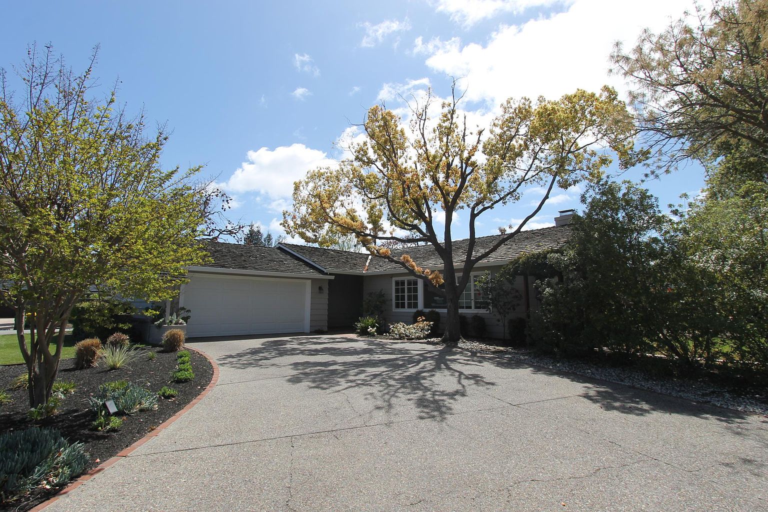 660 Birchwood Ct photo 2