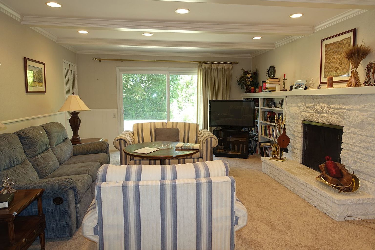 1241 Eureka Ave photo 4