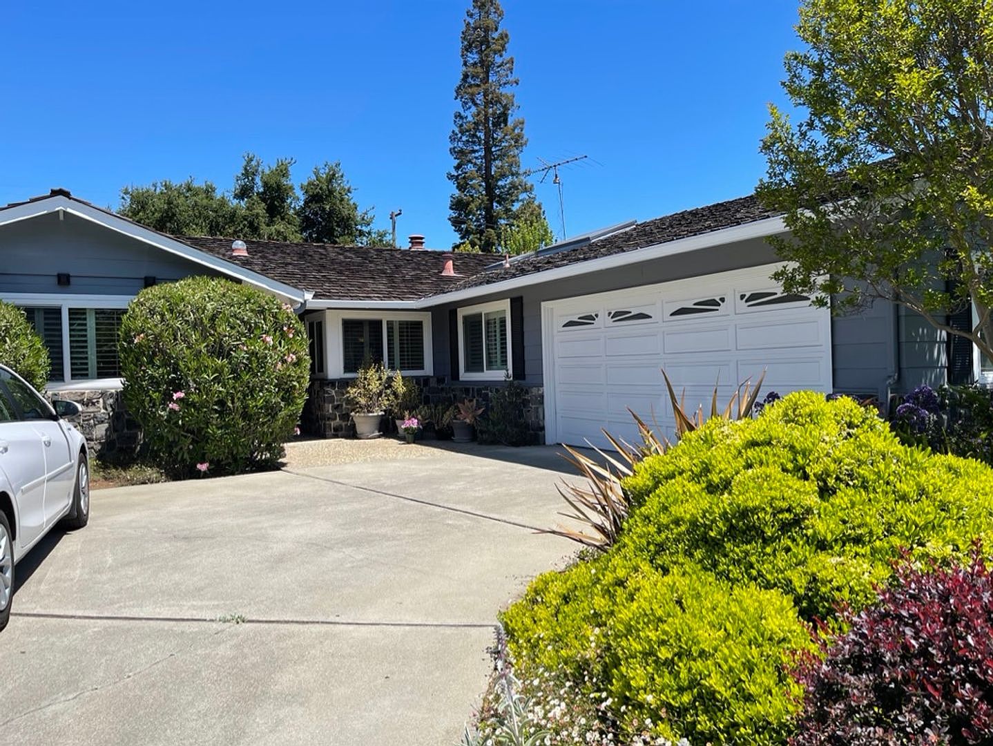 1241 Eureka Ave photo 2