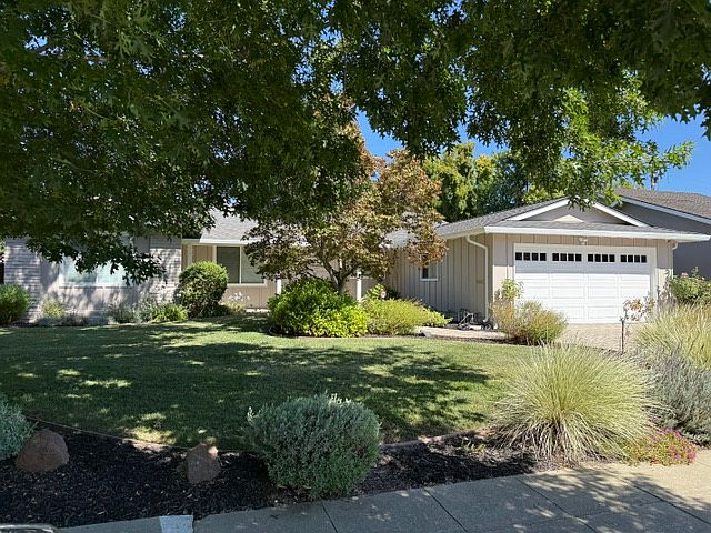 3415 Woodstock Ln photo 2