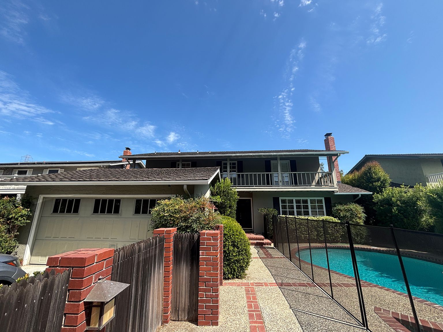675 Erie Dr photo 2