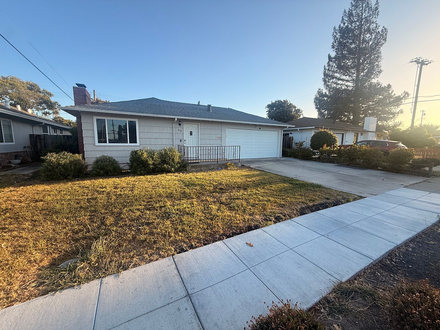 212 E Hemlock Ave photo 2