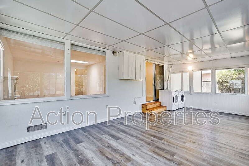 439 Glendale Ave photo 4