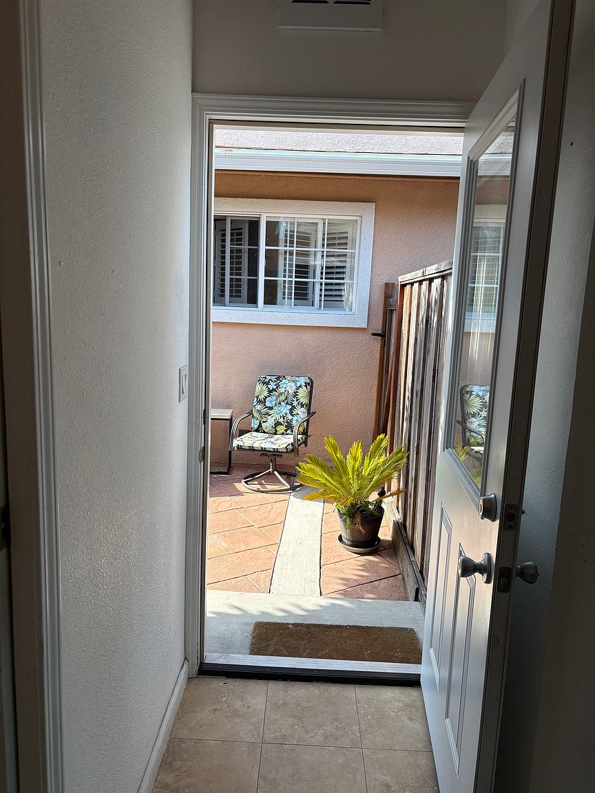 351 Cypress Ave photo 3