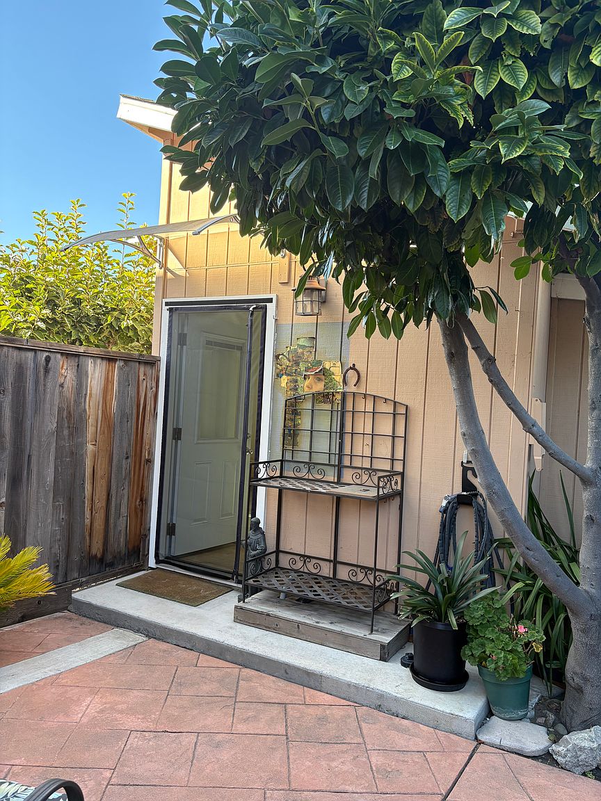 351 Cypress Ave photo 2