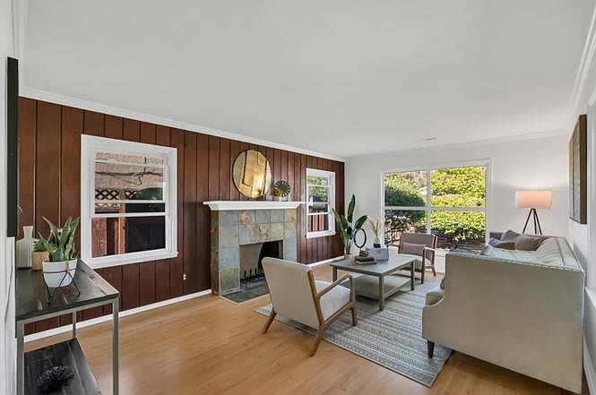 389 Lastreto Ave photo 4