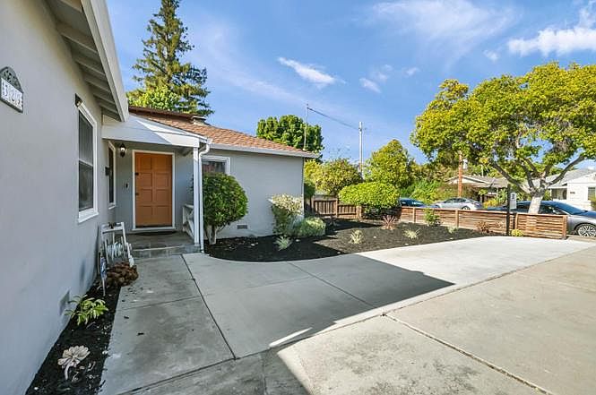 389 Lastreto Ave photo 3