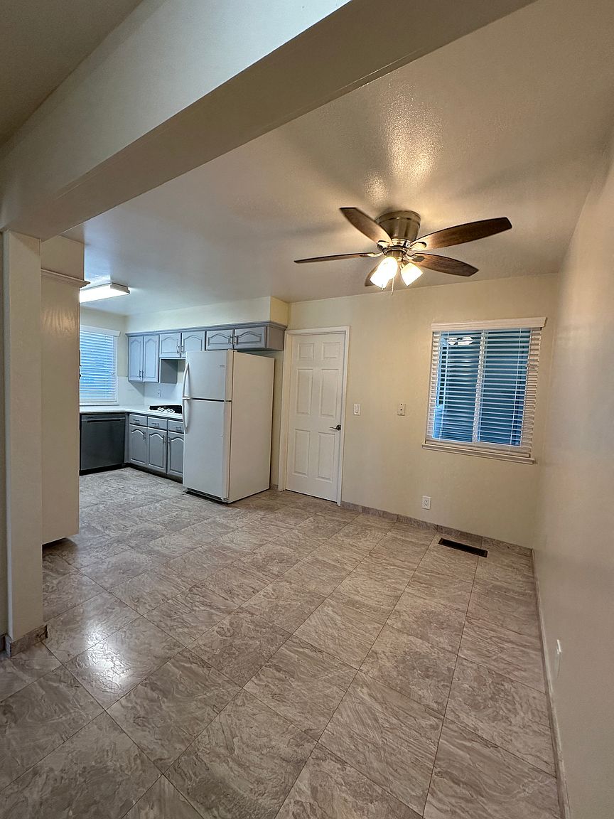 497 Pin Oak Dr photo 2