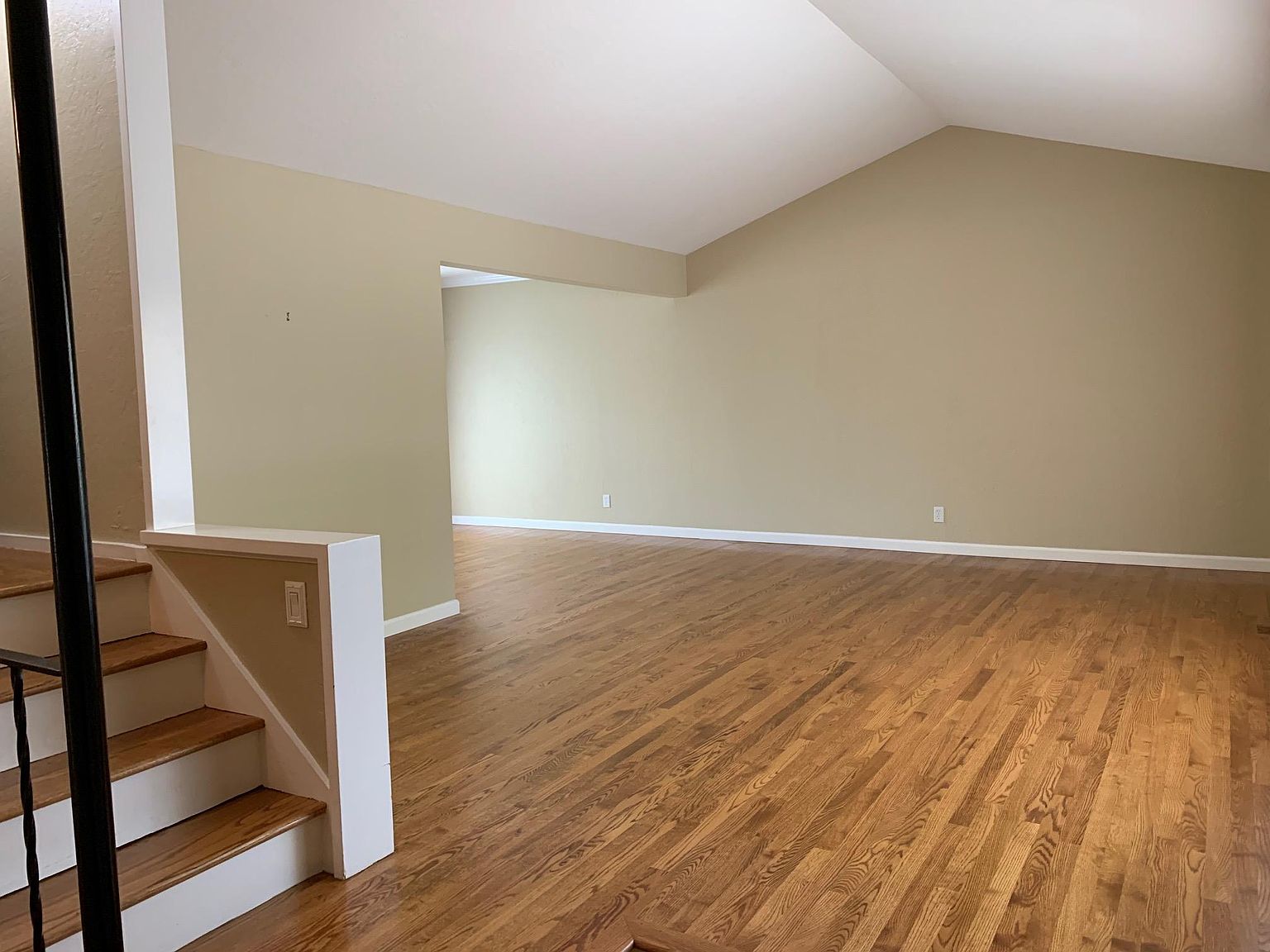 645 Spruce Dr photo 2