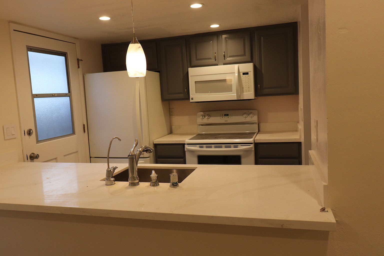 2BR/2BA Townhouse on Red Oak Dr W · Sunnyvale