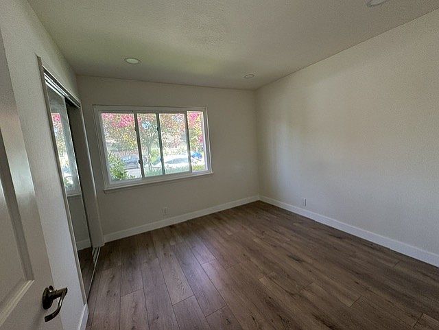 2420 Fordham Dr photo 5