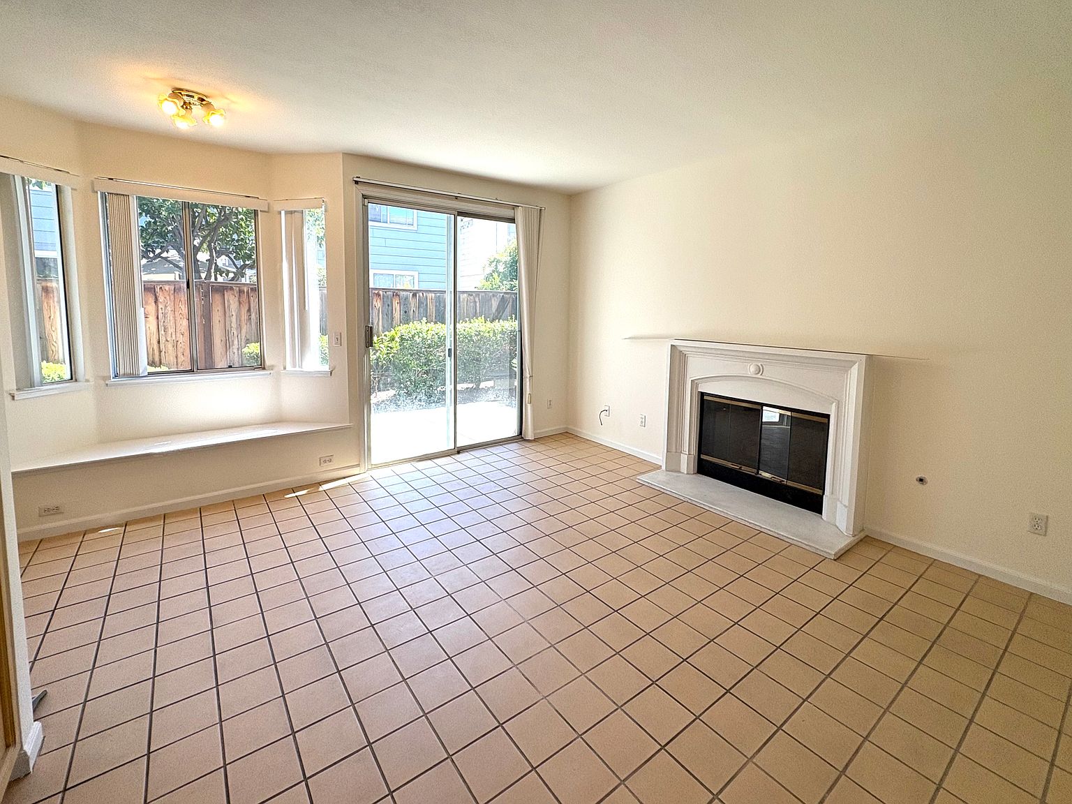 1258 Littleton Dr photo 5
