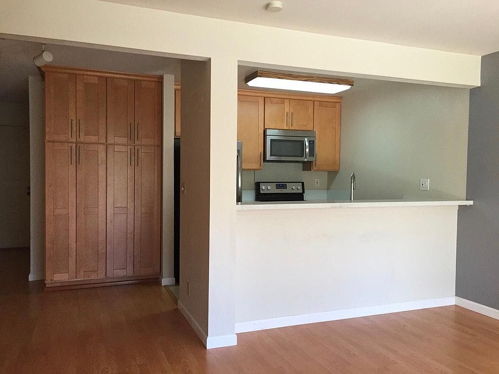 1510 Four Oaks Cir photo 4